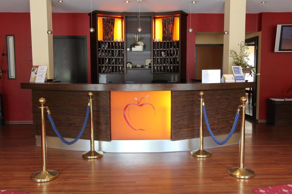 Akzent Hotel Jonathan ลิพพ์ชตัดท์ ภายนอก รูปภาพ