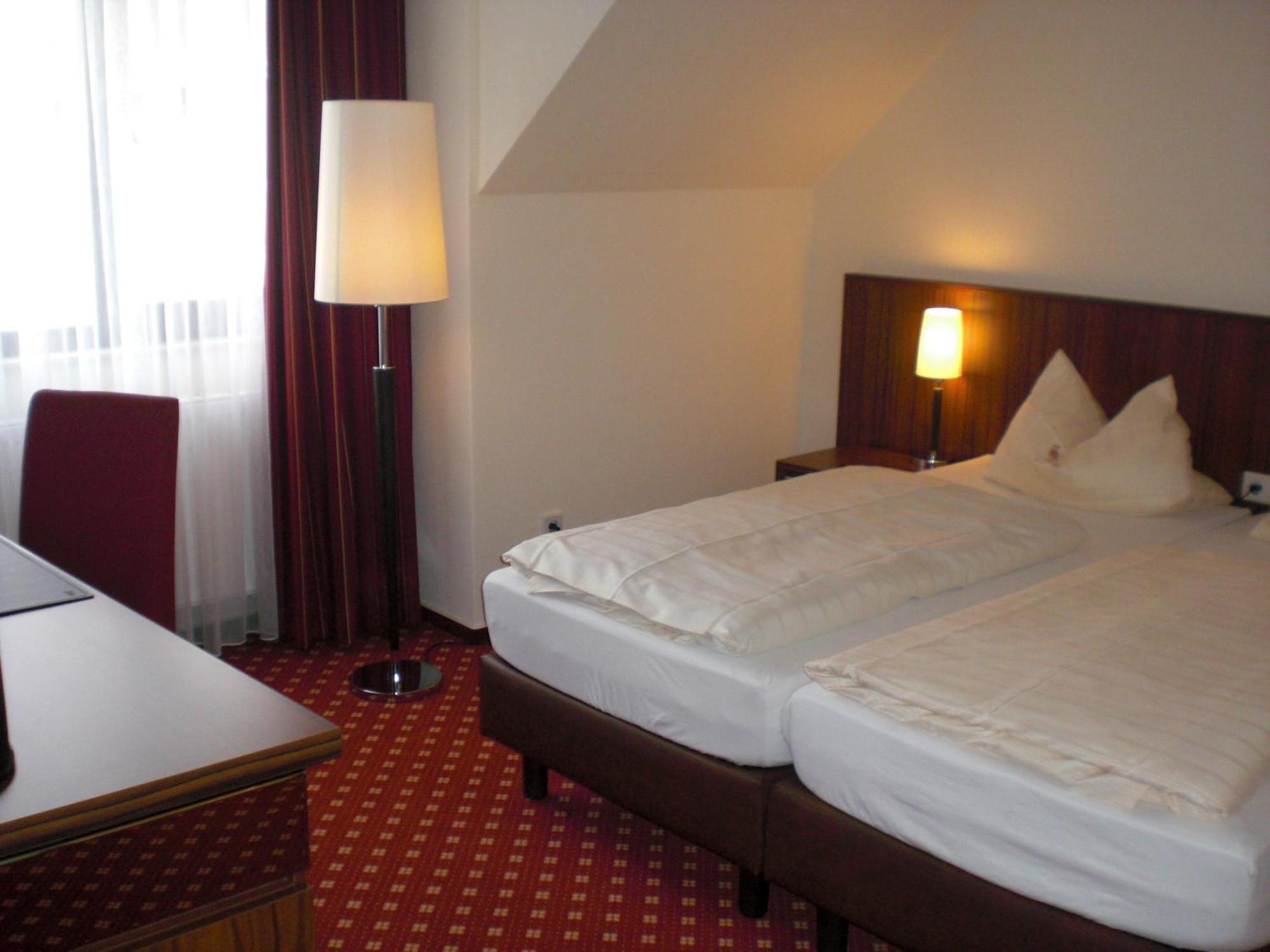 Akzent Hotel Jonathan ลิพพ์ชตัดท์ ภายนอก รูปภาพ