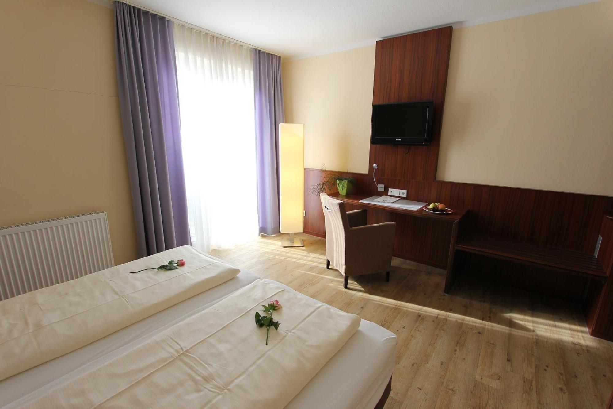 Akzent Hotel Jonathan ลิพพ์ชตัดท์ ภายนอก รูปภาพ