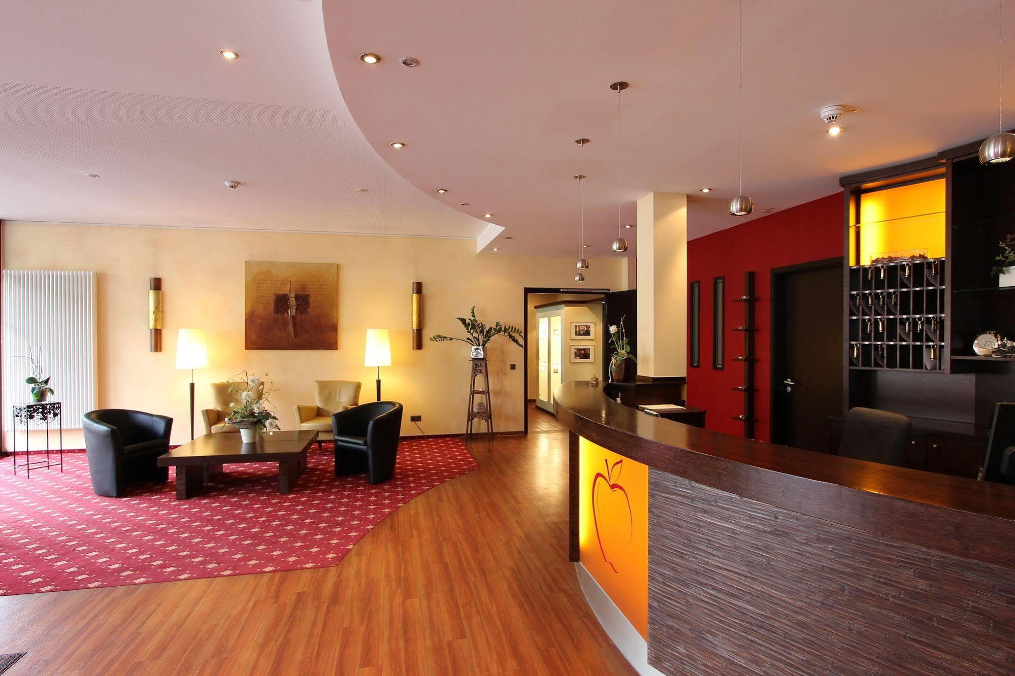 Akzent Hotel Jonathan ลิพพ์ชตัดท์ ภายนอก รูปภาพ