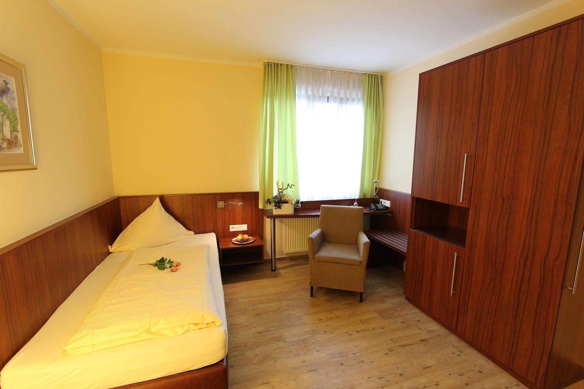 Akzent Hotel Jonathan ลิพพ์ชตัดท์ ภายนอก รูปภาพ