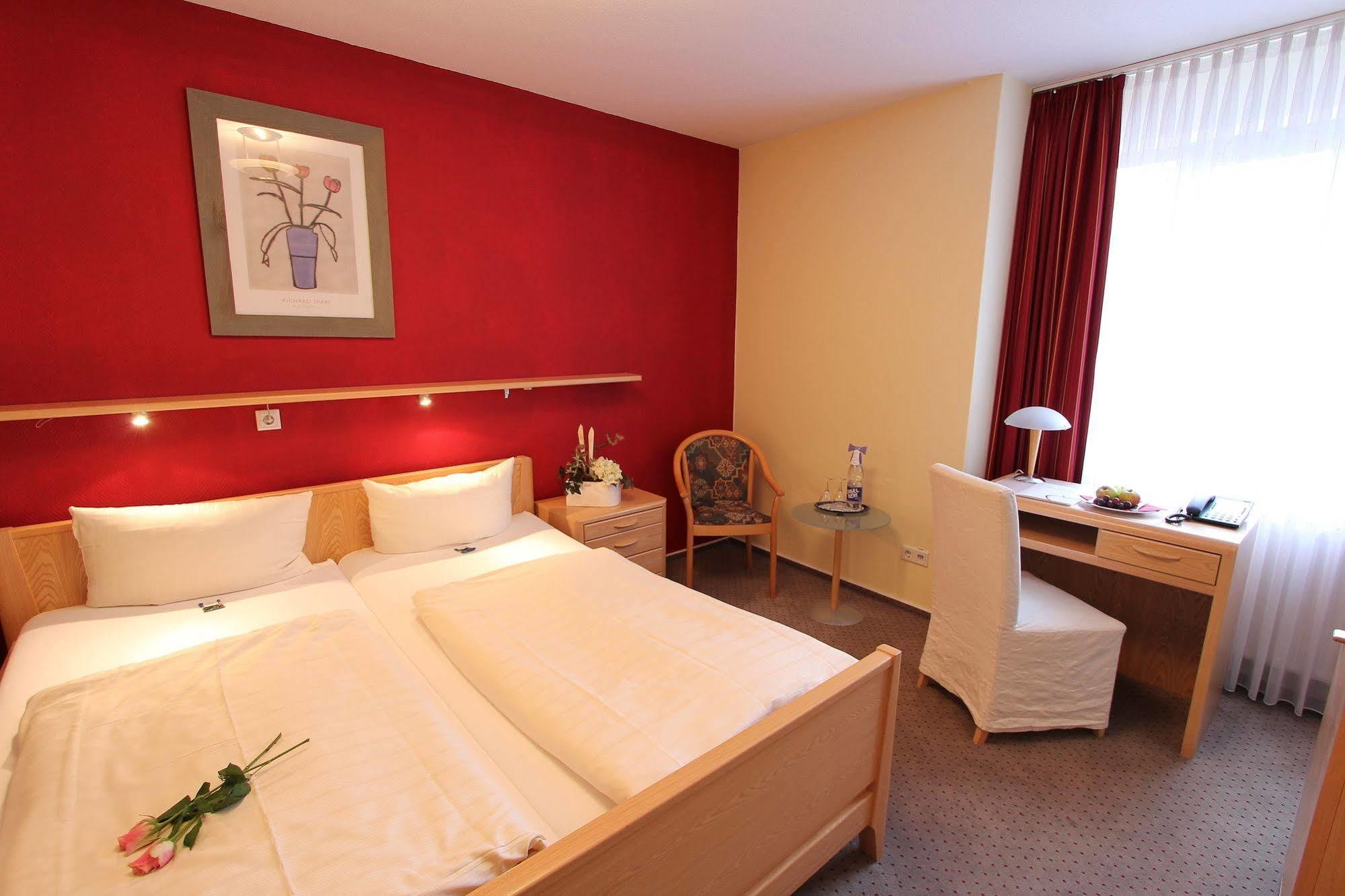 Akzent Hotel Jonathan ลิพพ์ชตัดท์ ภายนอก รูปภาพ